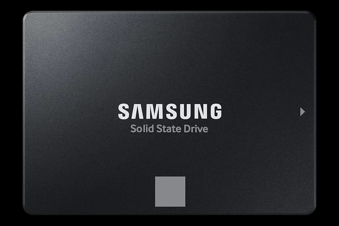 Disco SSD Samsung 870 EVO 1TB vista en perspectiva y perfil